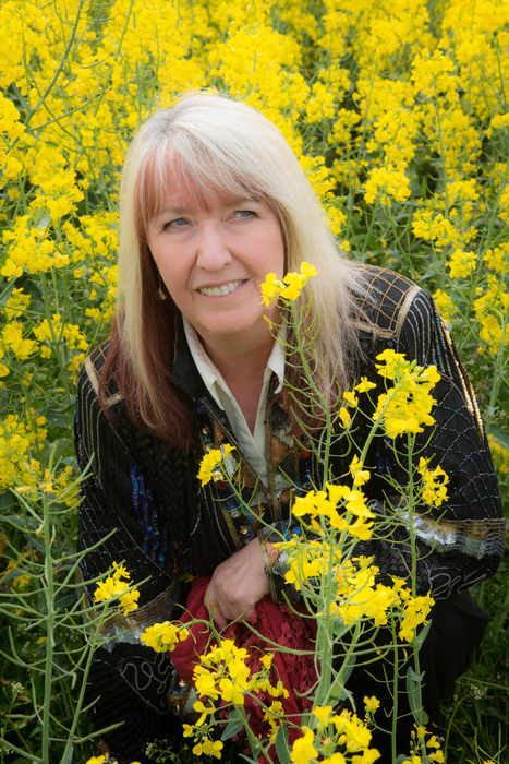 Queen of Folk Music Maddy Prior MBE Brings Joyous Collaboration and Entertainment to Venues Across UK