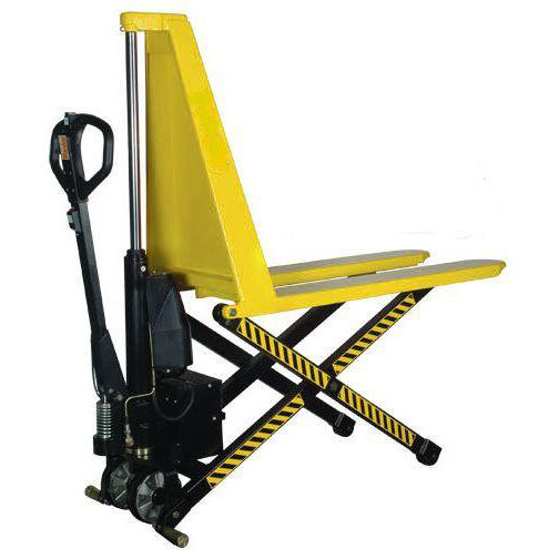 Midland-based lift equipment supplier celebrates arrival of electric and semi-electric pallet trucks