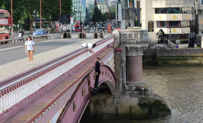 BLACKFRIARS BRIDGE MURDER MARKED ON 40TH ANNIVERSARY BY MYSTERIOUS MASKED FIGURE