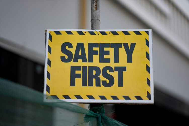 High-Quality Manual Handling Equipment Key to Reducing Injury Risk Ahead of Pre-Christmas Rush, Says Pallet Truck Shop