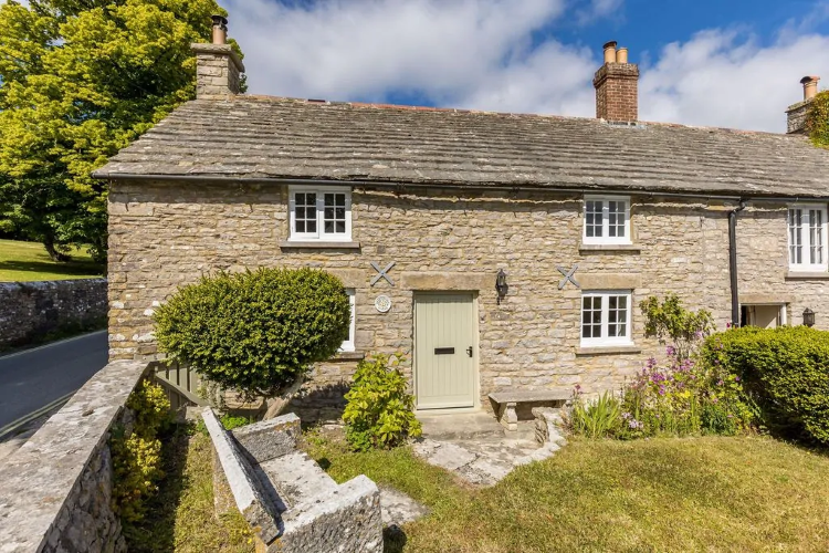 Bigger Holiday Homes Driving Dorset Bookings, Says Local Letting Agency